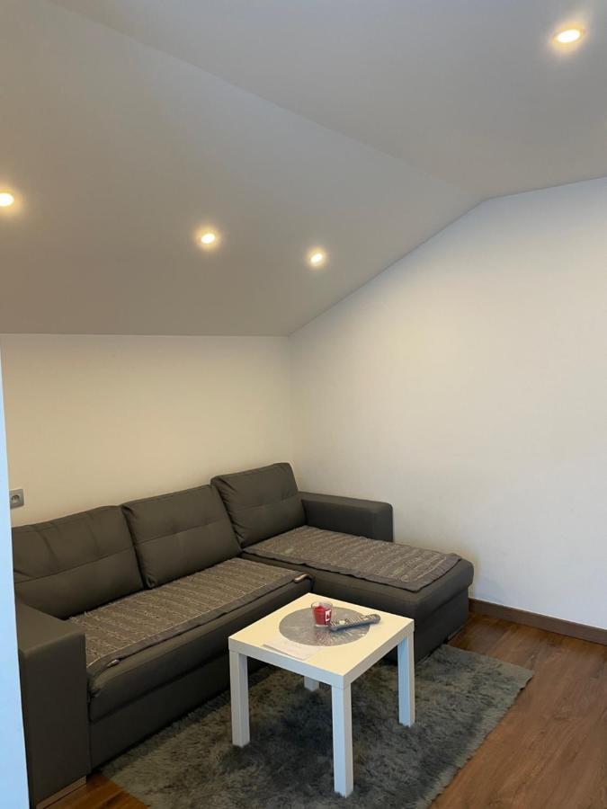 Studio Privee Vesoul -Wifi,Tv,Clim,Parking Gratuit Luaran gambar